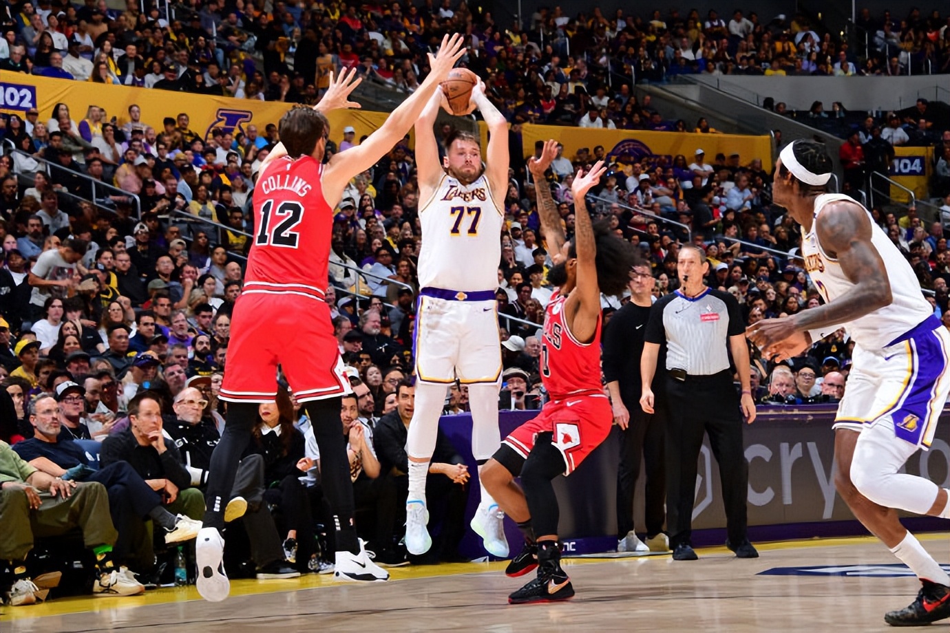 皇家马德里今夜门线救险东契奇遭遇十二连败，这一次真的尼斯围绕NBA常规赛外线爆发的简单介绍